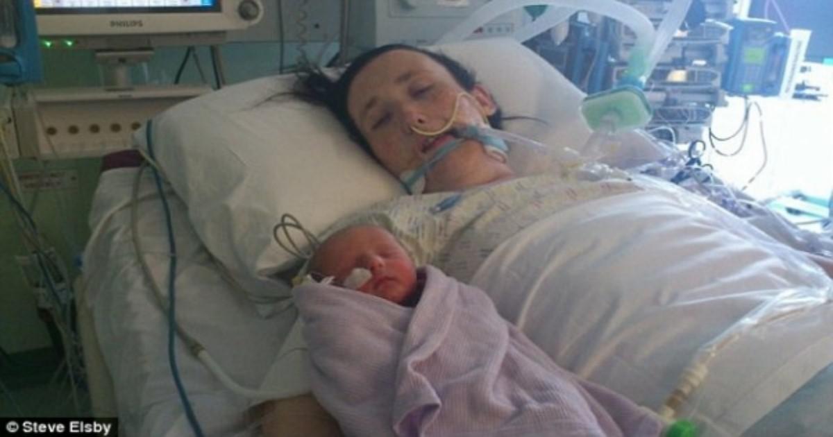 Συγκινητικό: Η πρώτη και η τελευταία φωτογραφία μιας μαμάς με το μωρό της