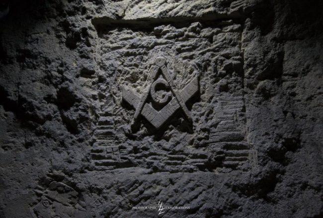 This carving is a masonic symbol.