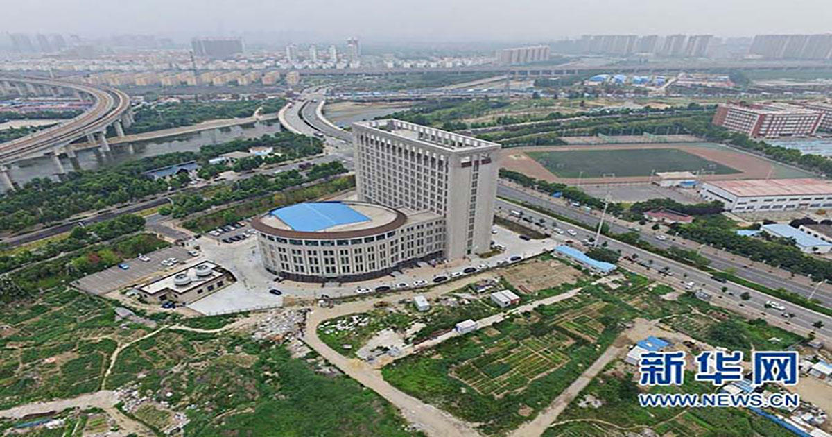Κίνα: Έφτιαξαν Κτήριο Πανεπιστημίου που Μοιάζει με Γιγάντια Λεκάνη Τουαλέτας
