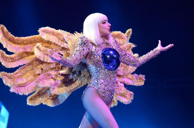 <p>H Lady Gaga έχει καιρό τώρα ανατρέψει το στερεότυπο της αδύνατης γυναίκας. Η διάσημη τραγουδίστρια δεν έχει κανένα κόμπλεξ με το σώμα της, γι΄αυτό και θεωρείται sex symbol!</p> 