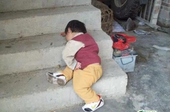 Aww, looks like this one couldn't make it past the stairs. 