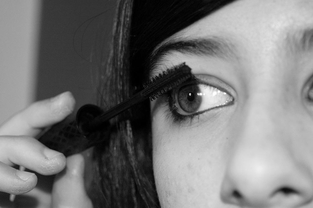 A lot of women in the Elizabethan-era went blind from using coal tar as mascara and/or eyeliner. 