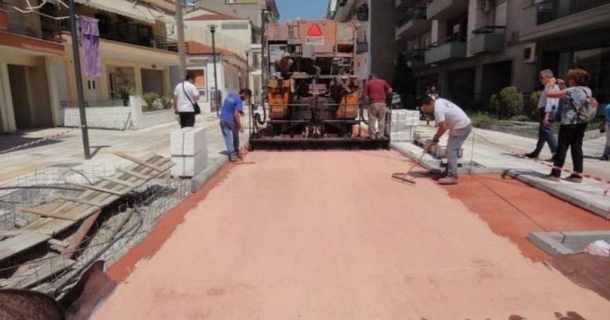 Στις Σέρρες έφτιαξαν πολύχρωμους δρόμους που απορροφούν τη θερμότητα