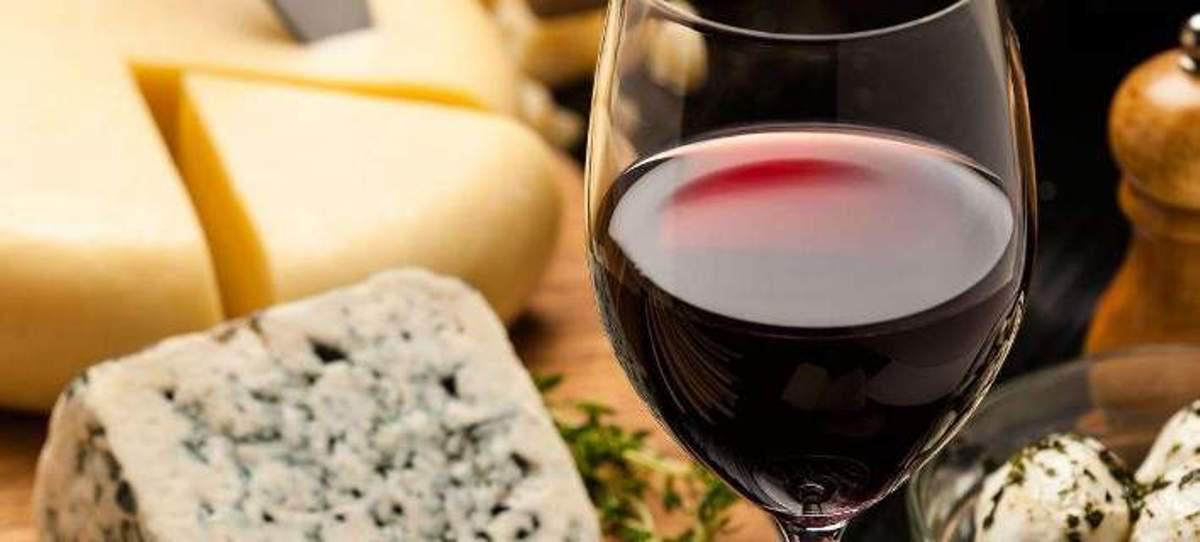 Γιατί το κρασί έχει καλύτερη γεύση όταν το συνοδεύουμε με τυρί