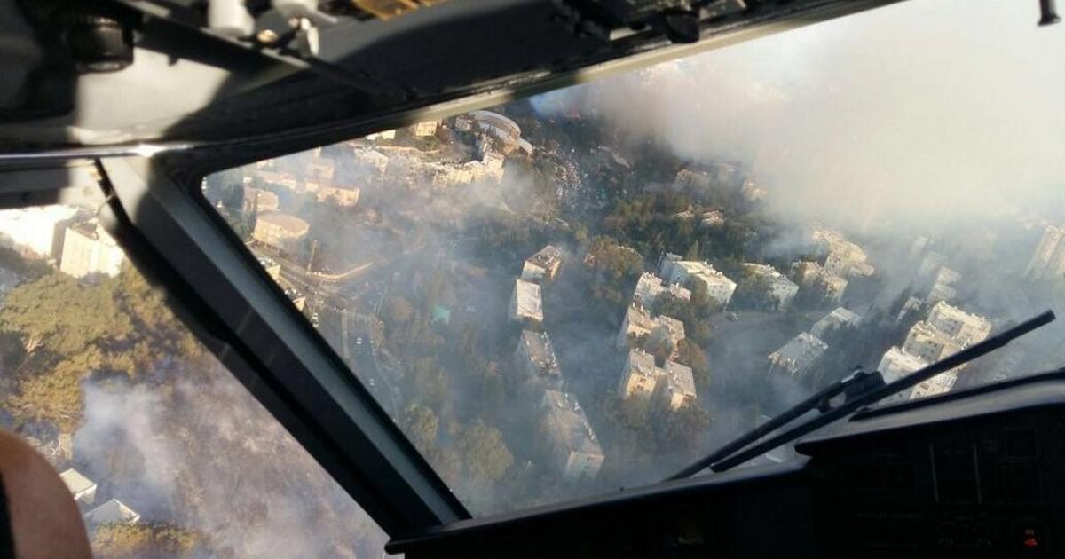 Τα ελληνικά καναντέρ έχουν «μαγέψει» τους ισραηλινούς – Τολμηρή Βουτιά ανάμεσα σε πολυκατοικίες για να σβήσουν την φωτιά