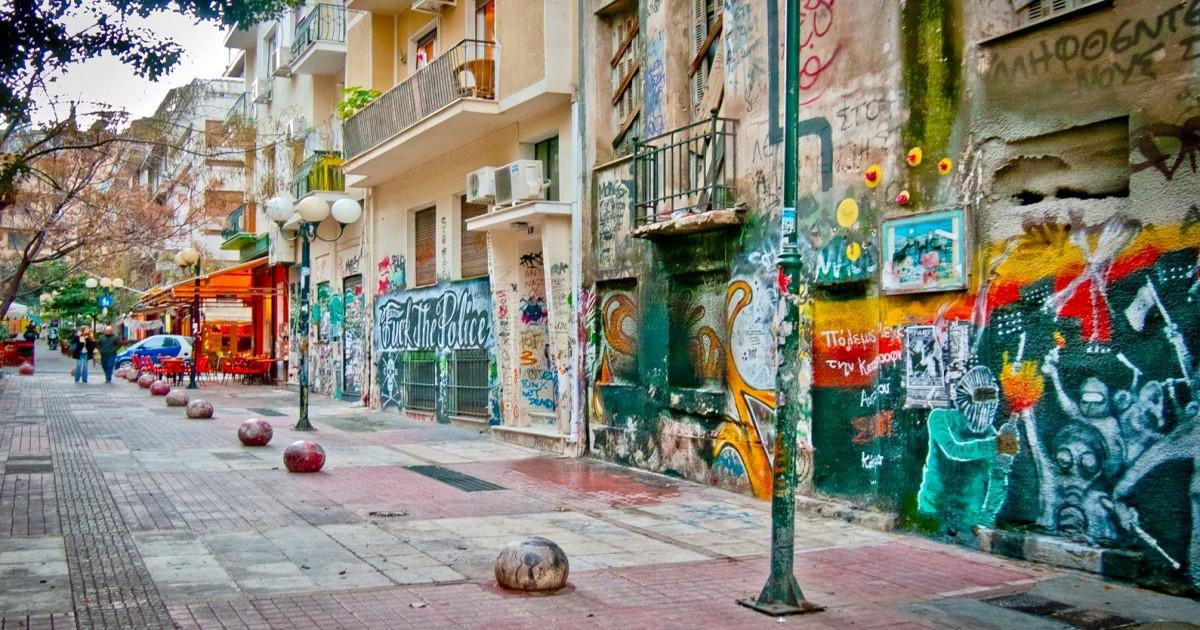 Μέσα στις πιο κουλ γειτονιές της Ευρώπης τα Εξάρχεια σύμφωνα με ξένο ταξιδιωτικό site