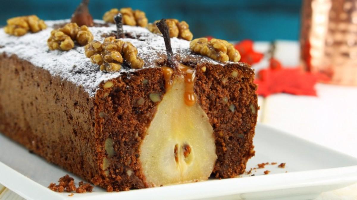 Πεντανόστιμο: Αυτό το φανταστικό κέικ με αχλάδι και καρύδια θα σας κάνει να ξεχάσετε πως κάνετε δίαιτα!