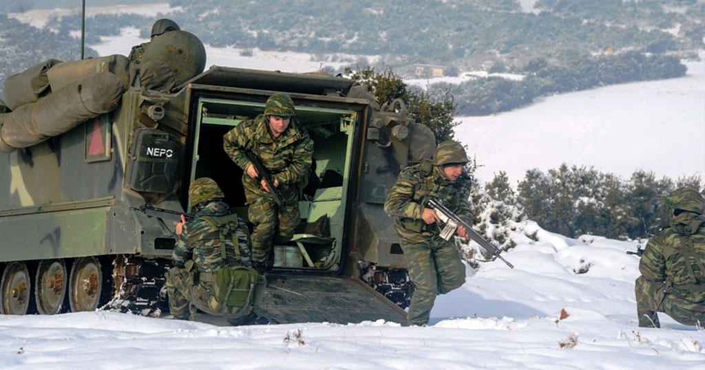 Ο ελληνικός στρατός δεν λογαριάζει τον χιονιά και φυλάει την πατρίδα παρά τις αντίξοες συνθήκες