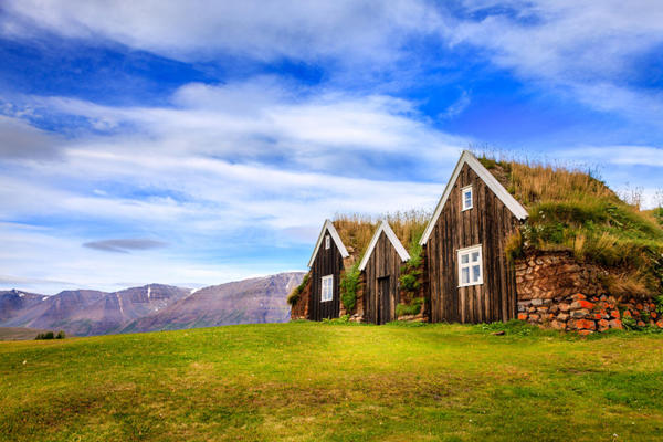 Perierga.gr-Το παραμυθένιο ισλανδικό χωριό Χοφ και η ιδιαίτερη αρχιτεκτονική του