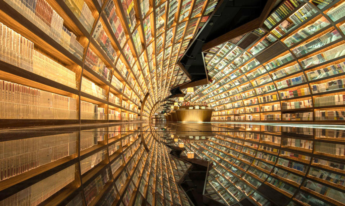 Το πιο φουτουριστικό βιβλιοπωλείο στον κόσμο ρέει σαν… ποταμός