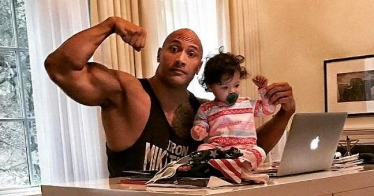 Ο «The Rock» παραδίδει μαθήματα φεμινισμού στην 16 μηνών κόρη του αλλά και στους γονείς όλου του κόσμου
