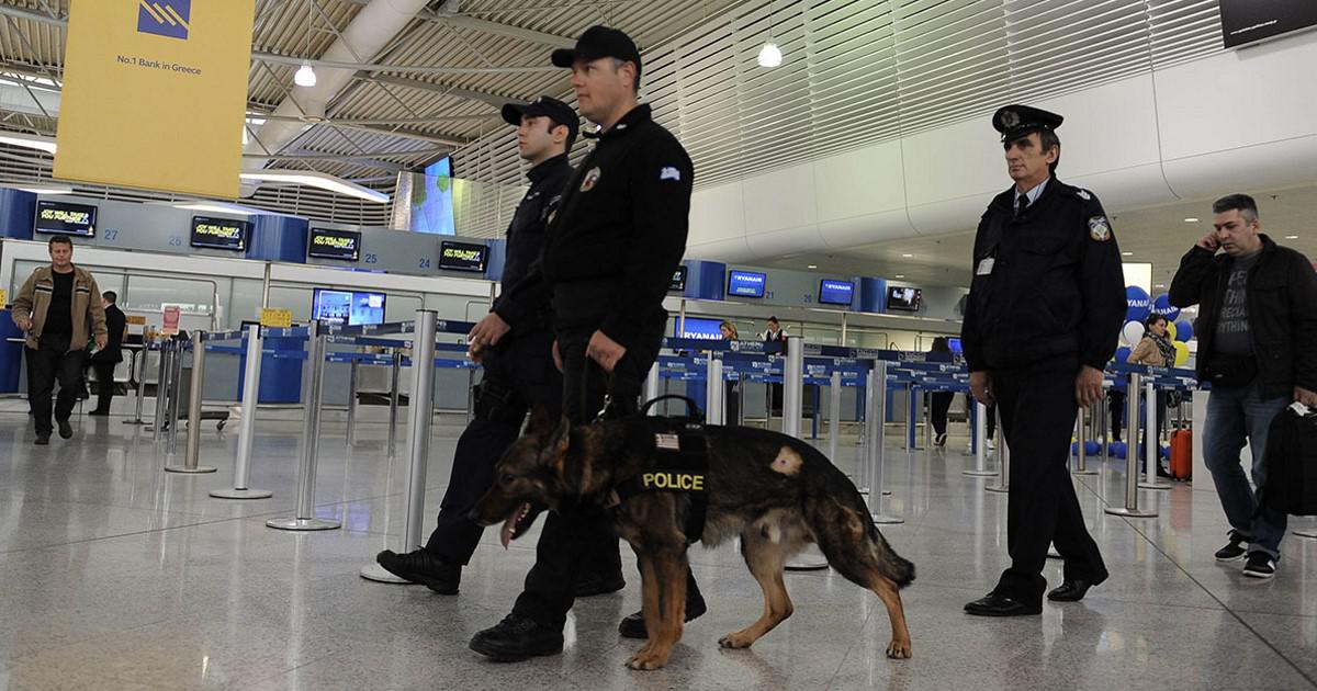 Σκύλος εκπαιδευμένος να μυρίζει λεφτά εντόπισε 21.000 δολάρια στο αεροδρόμιο Ελευθέριος Βενιζέλος
