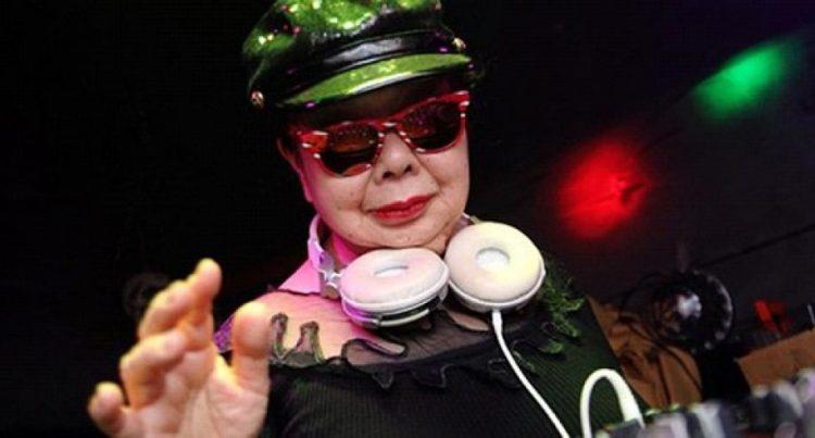 perierga.gr - 82χρονη DJ, η πιο περιζήτητη στο Τόκιο!