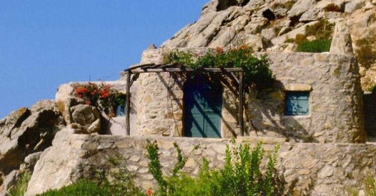 Το ωραιότερο πέτρινο σπίτι που έχετε δει βρίσκεται σε ένα Ελληνικό νησί