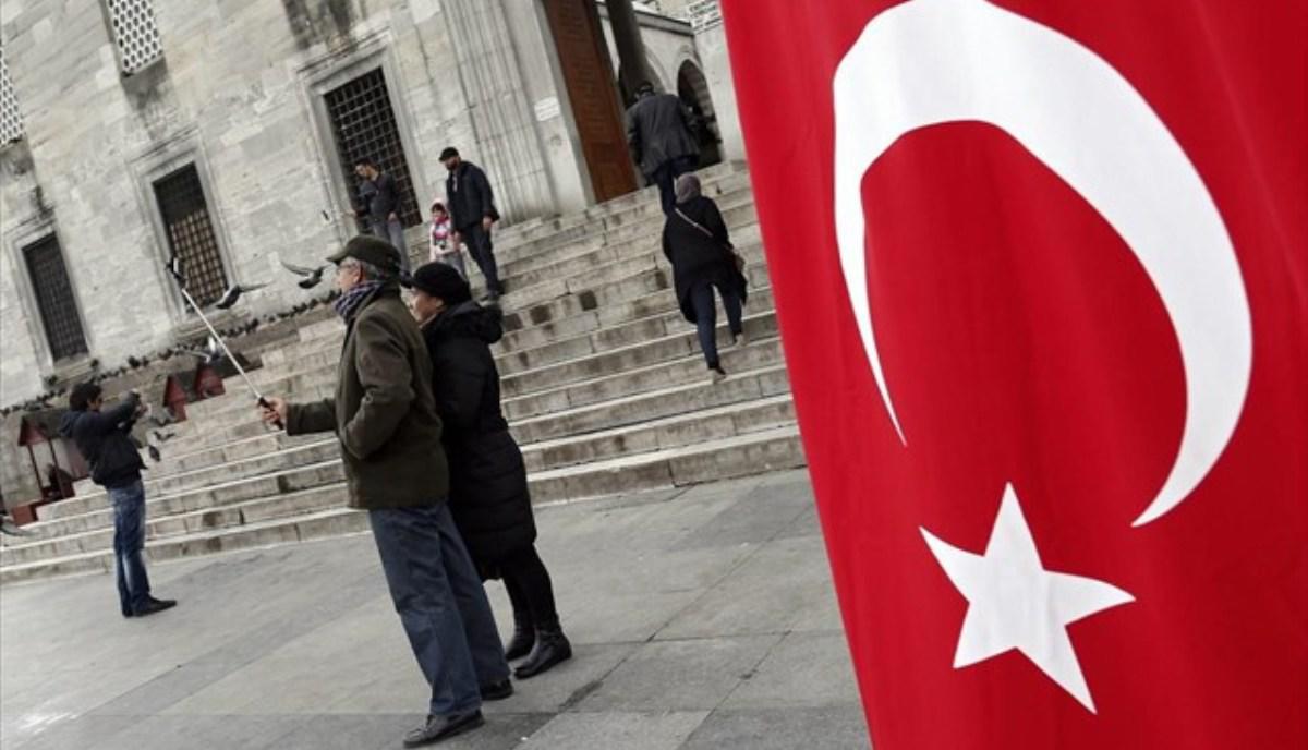 Τούρκοι επιχείρησαν να υψώσουν τουρκική σημαία πάνω στον Λευκό Πύργο