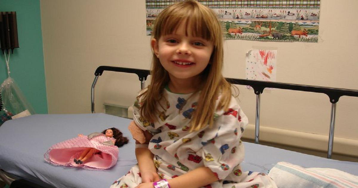 6χρονο κοριτσάκι που έφυγε από καρκίνο άφησε κρυφά μηνύματα για να τα βρουν οι γονείς της αφού πεθάνει