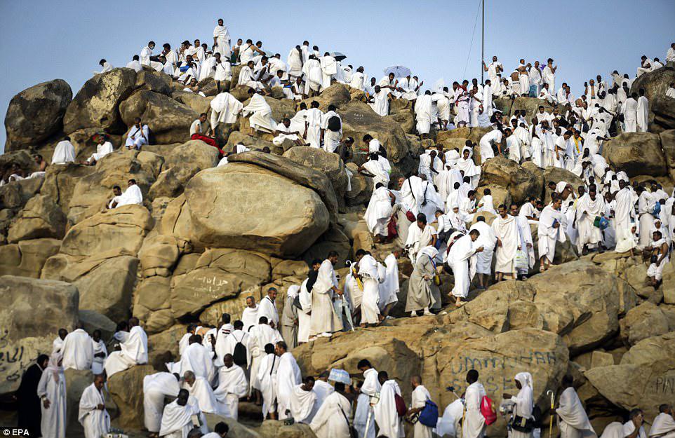 In the evening, the pilgrims will travel to Muzdalifa where they will stay the night before taking part in a symbolic stoning of the devil