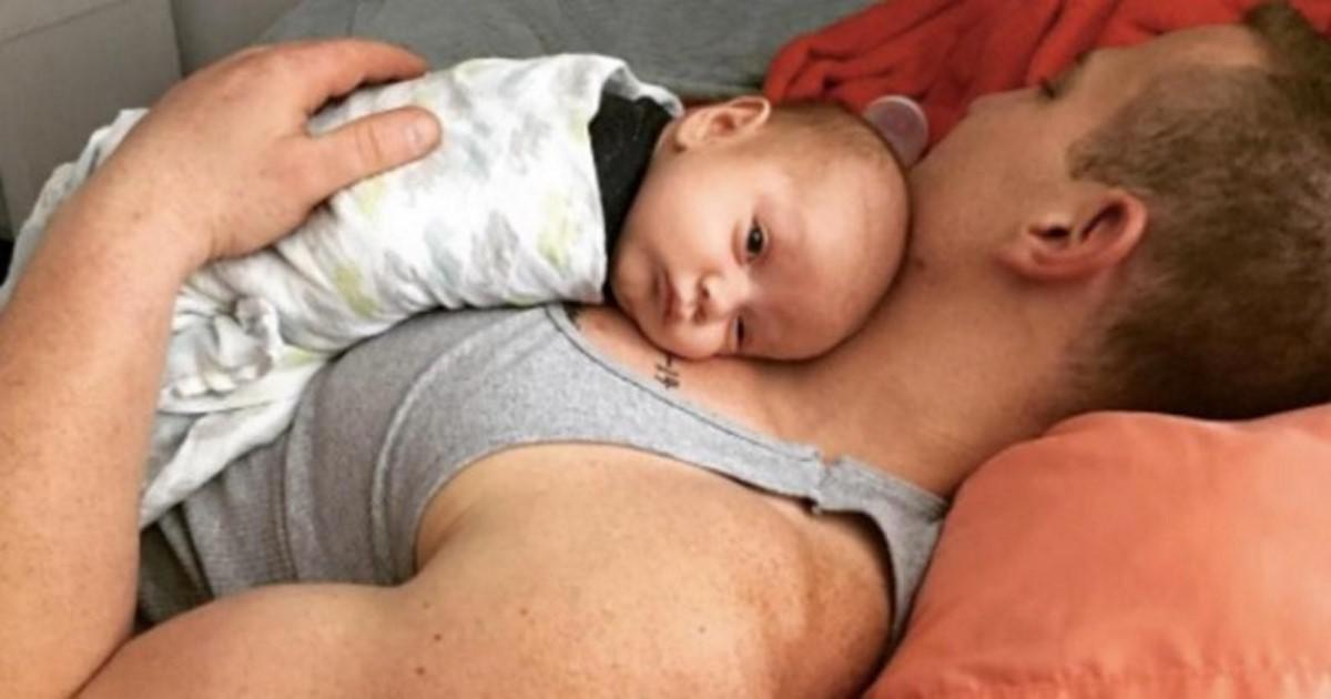 Οι γιατροί προειδοποιούν: Ο νεαρός πατέρας στη φωτογραφία δεν έχει ιδέα ότι το μωρό βρίσκεται σε πολύ μεγάλο κίνδυνο