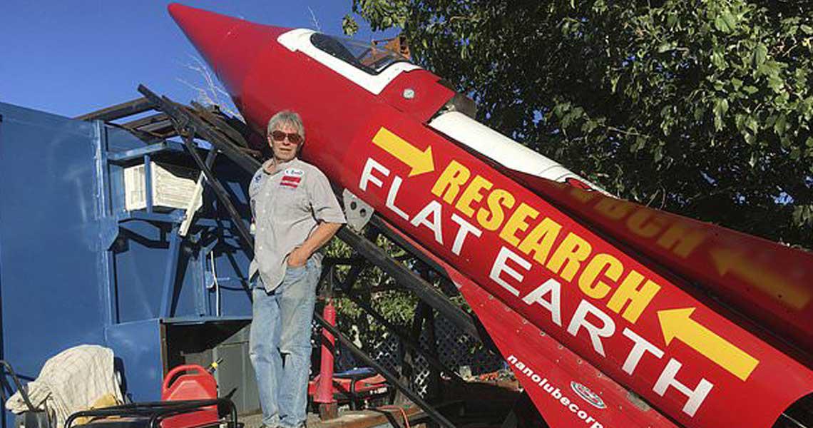 61χρονος θα εκτοξευτεί αυτοσχέδιο πύραυλο για να αποδείξει ότι η Γη είναι επίπεδη