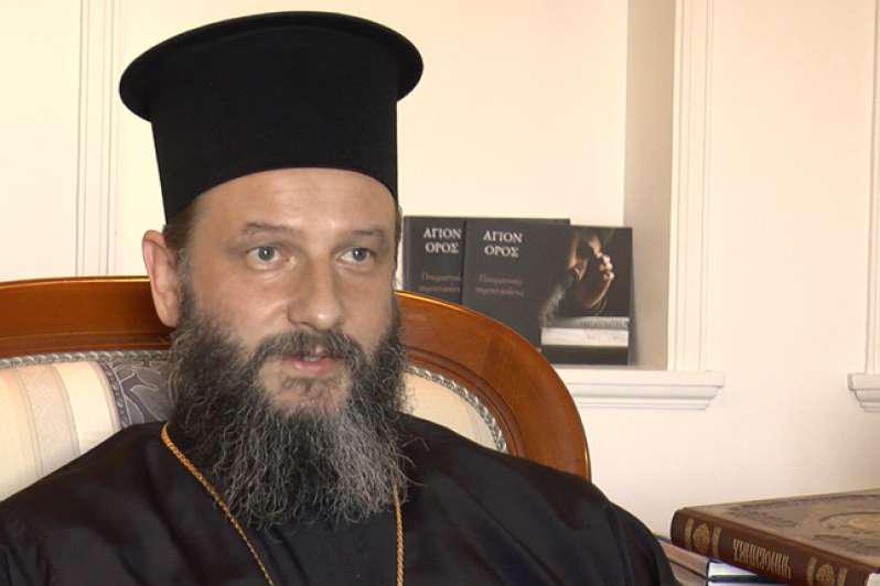 Ο ιερέας που μπήκε στη φυλακή επειδή δεν δέχεται την ψευτομακεδονική εκκλησία