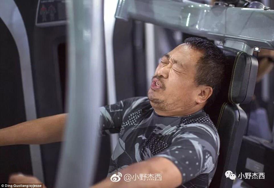 Guoliang said at the beginning his father felt the exercising too hard, but gradually he was able to get accustomed to it