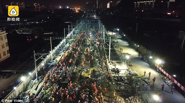 Over a thousand Chinese workers have built the railway for a new train station in nine hours