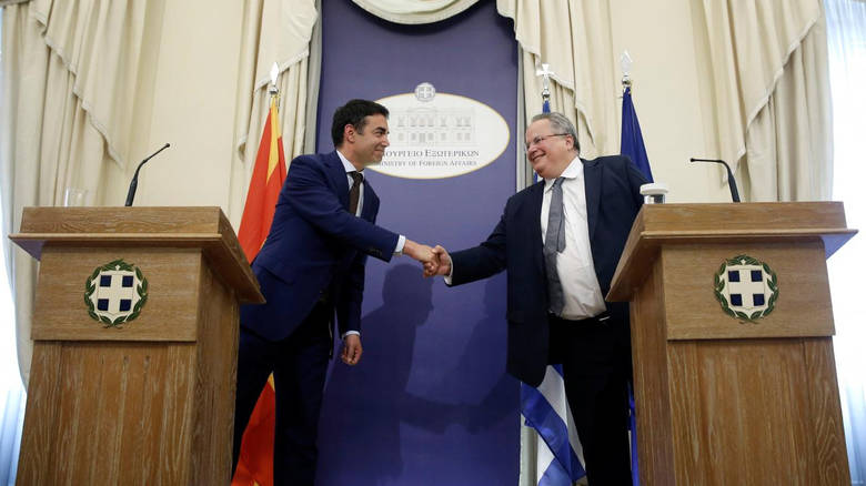 Δώρο από τη Γερμανία η παράταση περικοπής συντάξεων αν η Αθήνα κλείσει τη συμφωνία για το Σκοπιανό