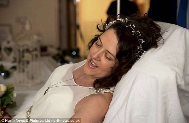 Tracey Keers from Hartlepool married the love of her life as she battled cancer doctors found to be terminalÂ 