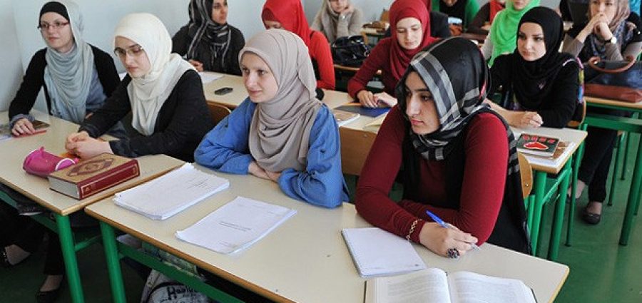 Το Υπουργείο Παιδείας προσλαμβάνει 120 ιεροδιδάσκαλους για να διδάσκουν το Ισλάμ στη Θράκη