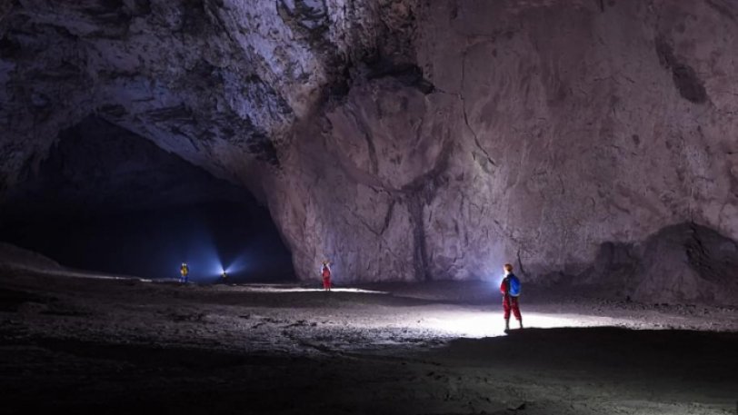 Η τεράστια σπηλιά στην Κίνα που χωράει τέσσερις πυραμίδες, Boeing 747 και γήπεδα ποδοσφαίρου