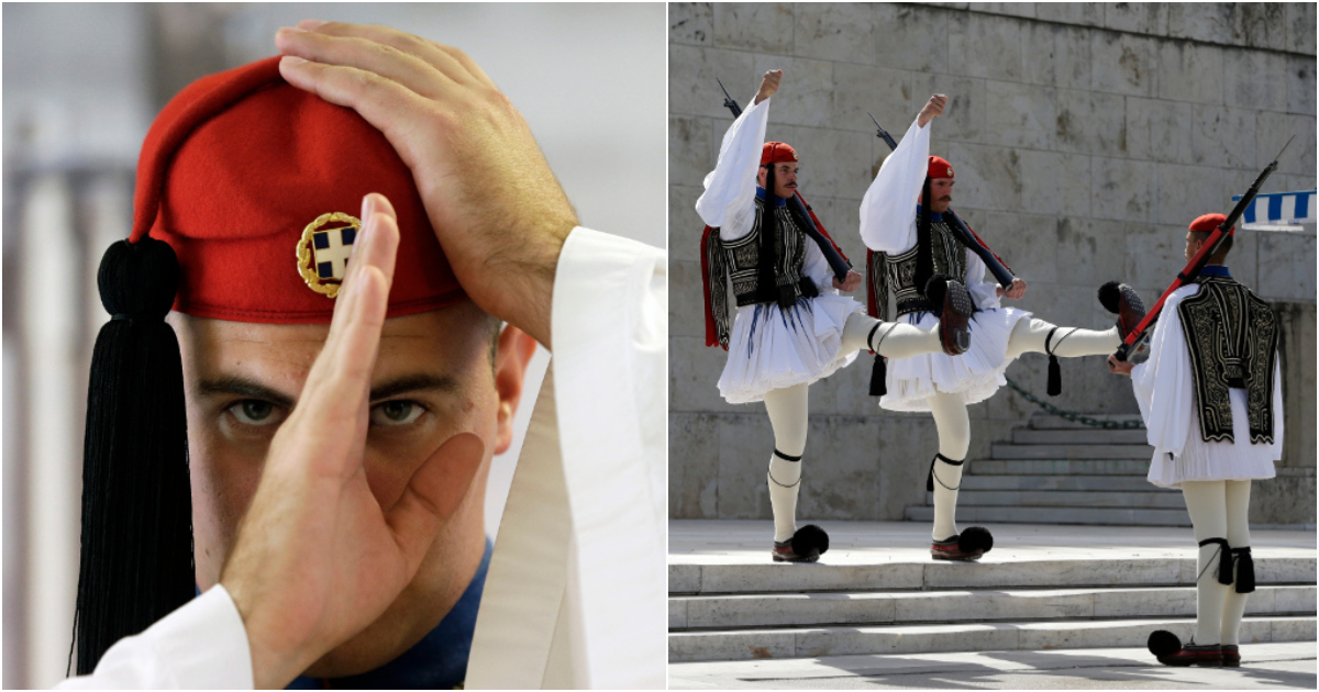 Οι θεϊκοί γίγαντες με τις φουστανέλες: το Associated Press υμνεί τους Έλληνες λεβέντες της προεδρικής φρουράς