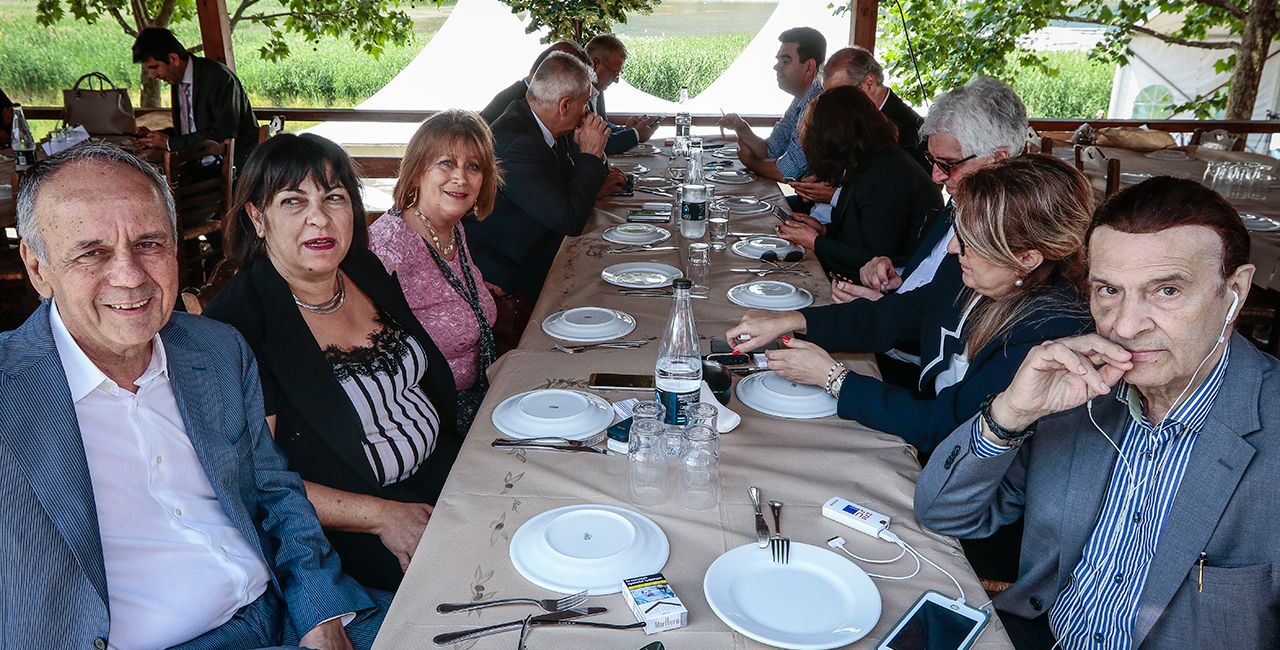 Βουλευτές του ΣΥΡΙΖΑ Μακεδονίας συναντήθηκαν με βουλευτές της ΠΓΔΜ για φαγητό μετά τη συμφωνία