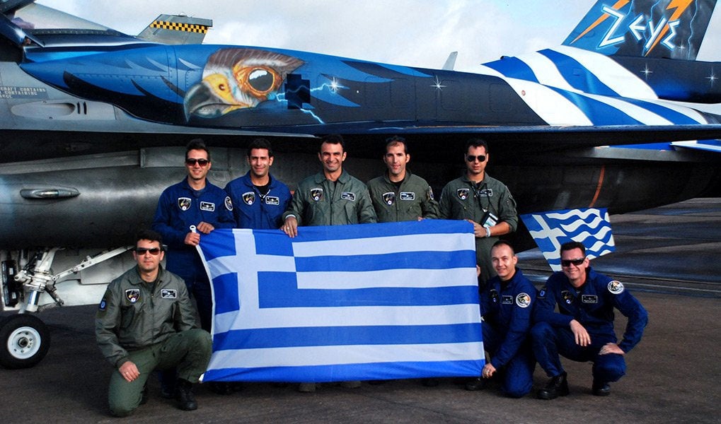 Οι κορυφαίοι πιλότοι του κόσμου είναι Έλληνες – Η φοβερή απογείωση ενός δεξιοτέχνη Έλληνα Πιλότου