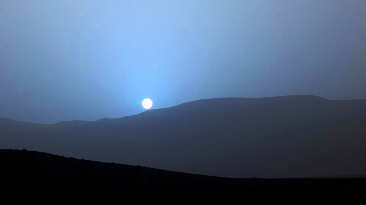 Κι όμως το ηλιοβασίλεμα στον Άρη είναι μπλε – Μαγευτικές οι εικόνες της NASA