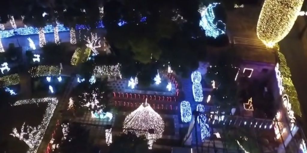 Ένα αρχοντικό στη Χίο στολίστηκε με 177.000 χριστουγεννιάτικα λαμπάκια και έγινε η νύχτα μέρα