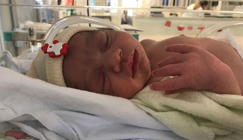 Στη Βραζιλία γεννήθηκε το πρώτο παιδί μετά από μεταμόσχευση μήτρας από νεκρή δότρια