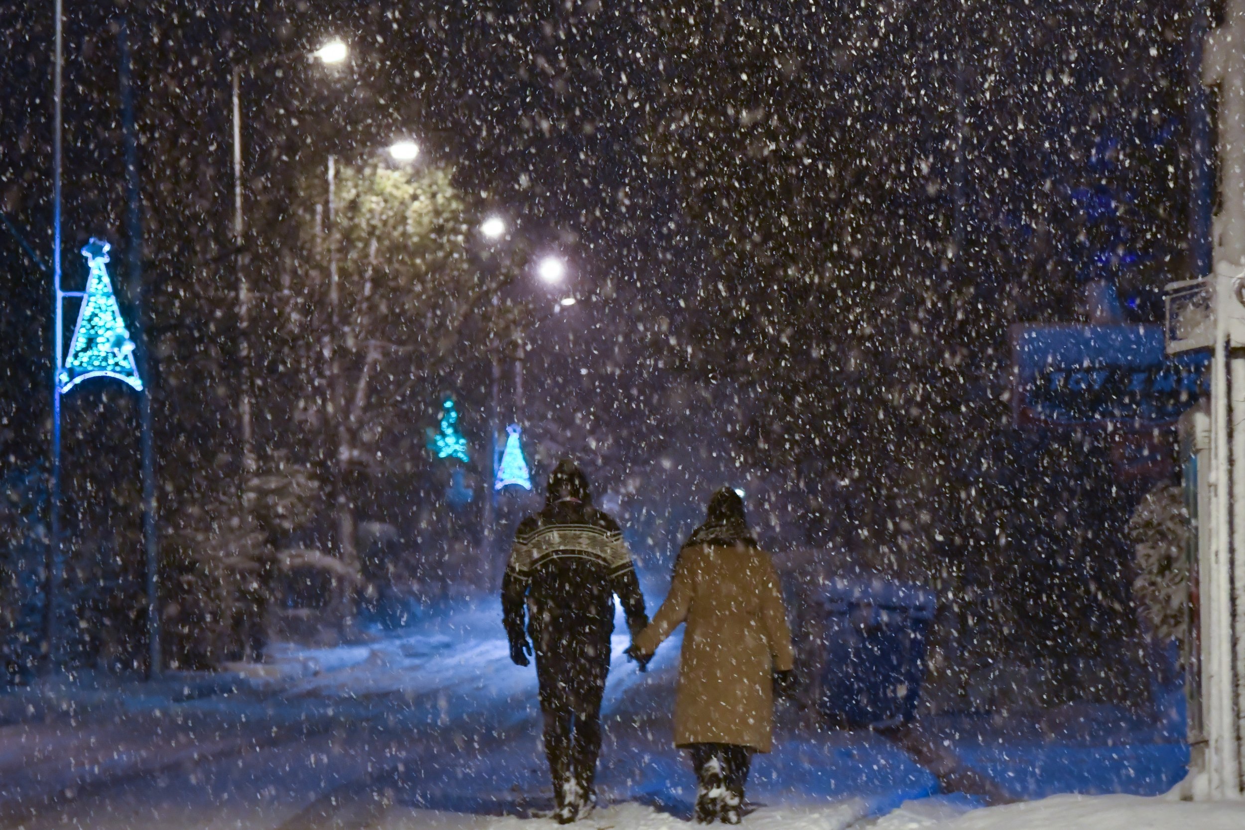 Χιόνισε το βράδυ στην Αττική – Χιονόπτωση σημειώθηκε και στο κέντρο της Αθήνας