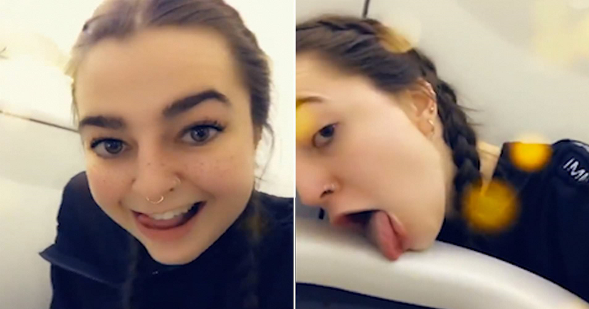 Γυναίκα έγλειψε το κάθισμα της τουαλέτας αεροπλάνου και έγινε διάσημη στα μέσα κοινωνικής δικτύωσης