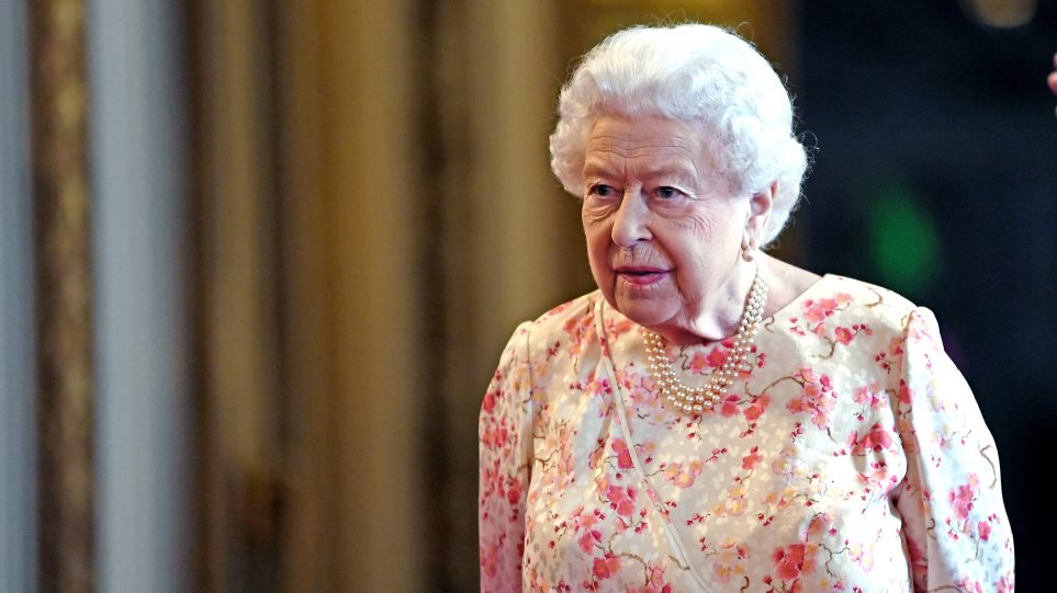 Η βασίλισσα Ελισάβετ αναζητά σεφ με μισθό 25.000 ευρώ το χρόνο