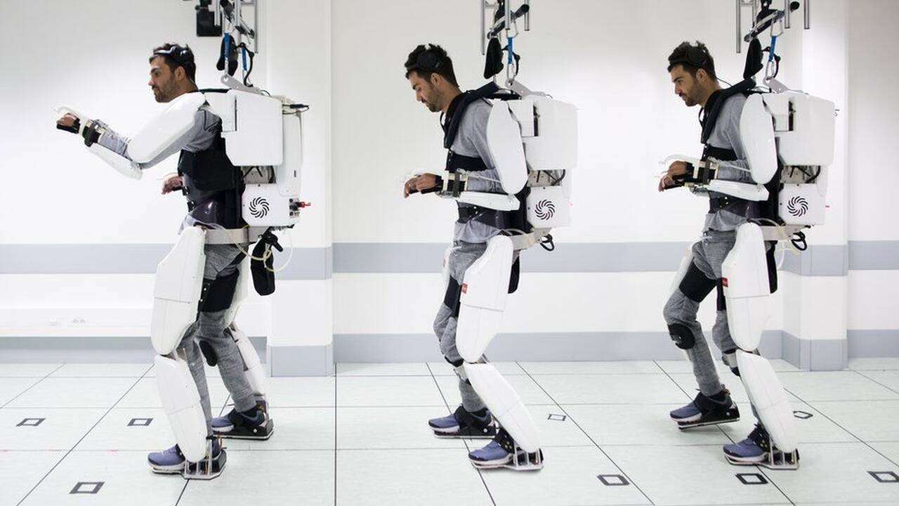 Το «θαύμα» της ρομποτικής: Τετραπληγικός άντρας περπατάει με τη σκέψη του
