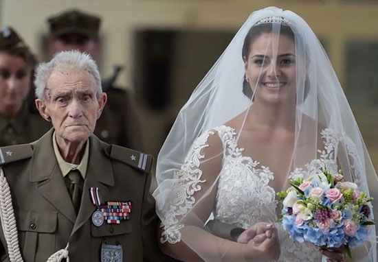 94χρονος παππούς συνόδευσε την εγγονή του στο γάμο της και έφυγε από τη ζωή 2 ημέρες μετά