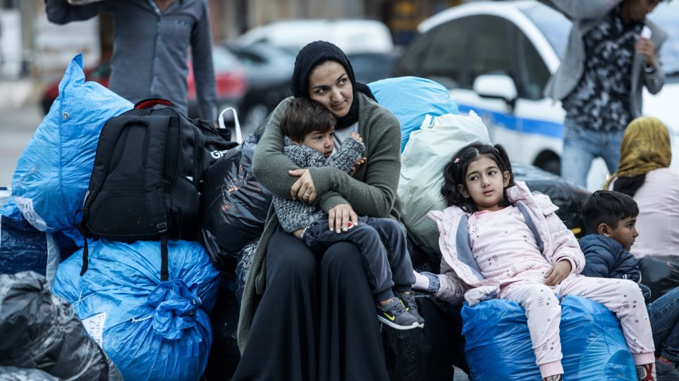 ΓΕΣ: Προμήθεια 5.000 κρεβατιών και κλινοσκεπασμάτων για μετανάστες και πρόσφυγες ύψους €1,4 εκατ.