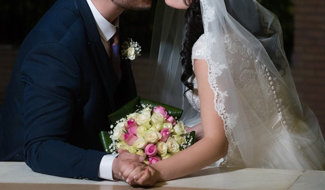 Τρίκαλα: Άντρας παντρεύεται την ιερoδoυλη που γνώρισε σε oίκο ανoχής