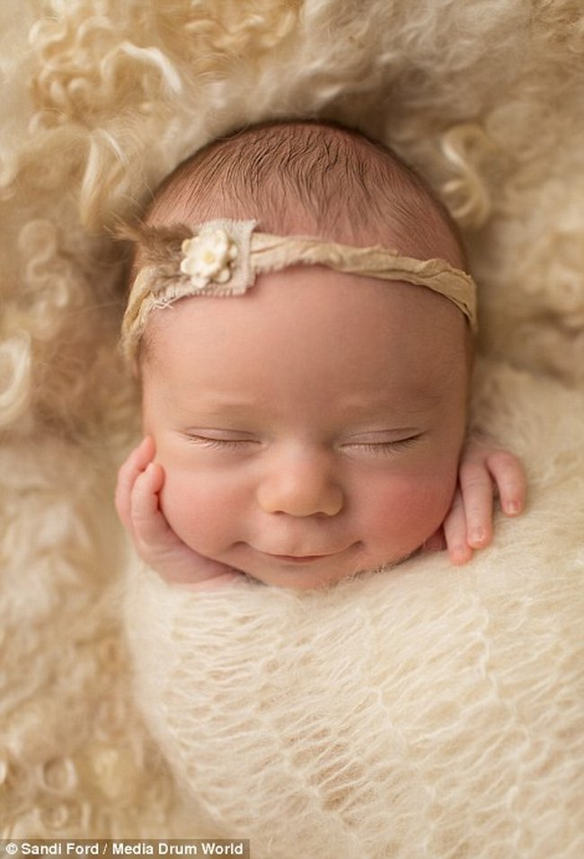 16 νεογέννητα μωρά χαμογελούν στον ύπνο τους και μας προκαλούν τα πιο όμορφα συναισθήματα - Εικόνα 1