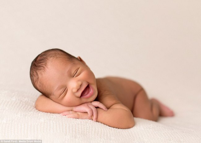 16 νεογέννητα μωρά χαμογελούν στον ύπνο τους και μας προκαλούν τα πιο όμορφα συναισθήματα - Εικόνα 10