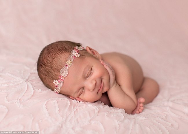 16 νεογέννητα μωρά χαμογελούν στον ύπνο τους και μας προκαλούν τα πιο όμορφα συναισθήματα - Εικόνα 8