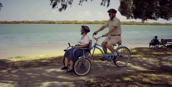 Σύζυγος φτιάχνει ειδικό ποδήλατο για τη γυναίκα του που έχει Αλτσχάιμερ!