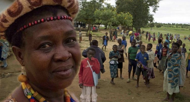 Γυναίκα αρχηγός φυλής ακύρωσε 850 γάμους ανηλίκων παιδιών κι έστειλε τα κορίτσια πίσω στο σχολείο