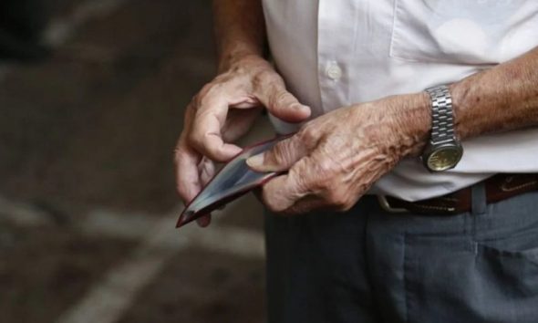 Τον… φρόντισε για τα καλά: Βουλγάρα οικιακή βοηθός «ψείρισε» 11.000€ από 87χρονο στα Χανιά
