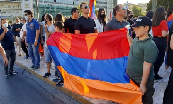 Φωτογραφίες από τη συγκέντρωση υπέρ της Αρμενίας στο Σύνταγμα